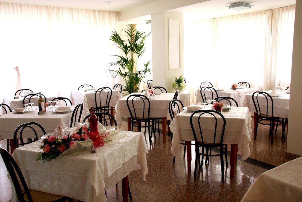Hotel Astrid Τσέρβια Εξωτερικό φωτογραφία