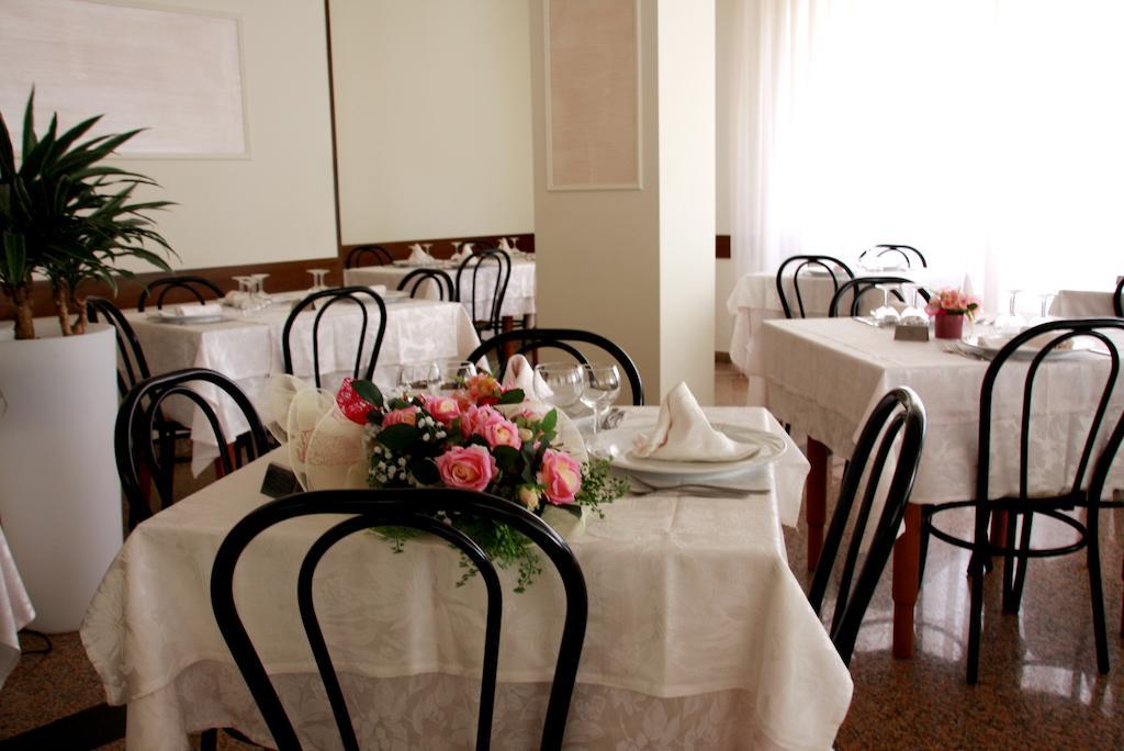 Hotel Astrid Τσέρβια Εξωτερικό φωτογραφία